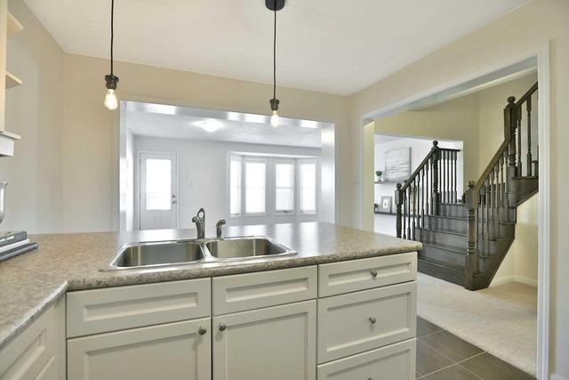 95 Dredge Crt, House attached with 2 bedrooms, 3 bathrooms and 1 parking in Milton ON | Image 11