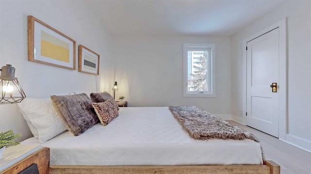 172 Queensdale Ave, House semidetached with 3 bedrooms, 2 bathrooms and 0 parking in Toronto ON | Image 17
