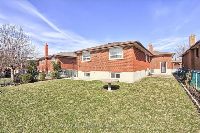 15 Katherine Rd, House detached with 3 bedrooms, 2 bathrooms and 4 parking in Toronto ON | Image 33