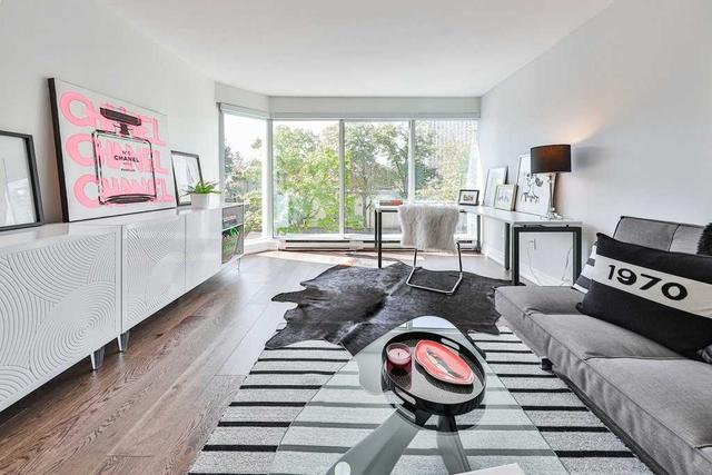 202 - 251 Queens Quay W, Condo with 2 bedrooms, 2 bathrooms and 1 parking in Toronto ON | Image 10