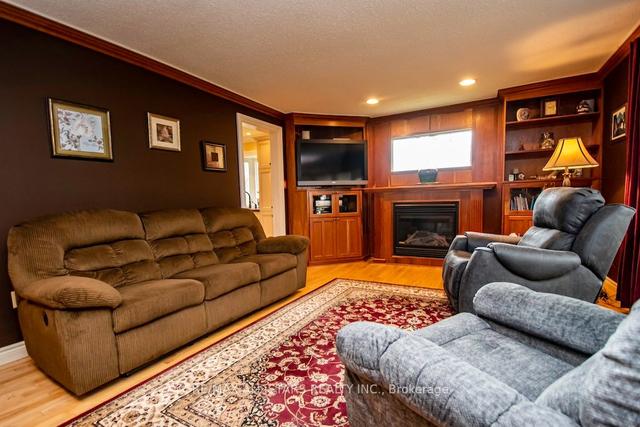 690 Post Rd, House detached with 2 bedrooms, 2 bathrooms and 7 parking in Kawartha Lakes ON | Image 37