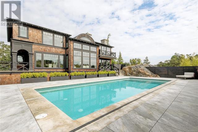 2990 Beach Dr, House detached with 4 bedrooms, 4 bathrooms and 6 parking in Oak Bay BC | Image 64