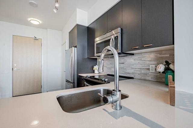 3304 - 30 Roehampton Ave, Condo with 1 bedrooms, 1 bathrooms and 0 parking in Toronto ON | Image 4