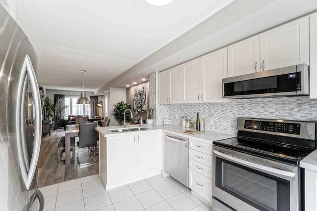 51 - 2500 Hill Rise Crt, Townhouse with 3 bedrooms, 3 bathrooms and 1 parking in Oshawa ON | Image 3