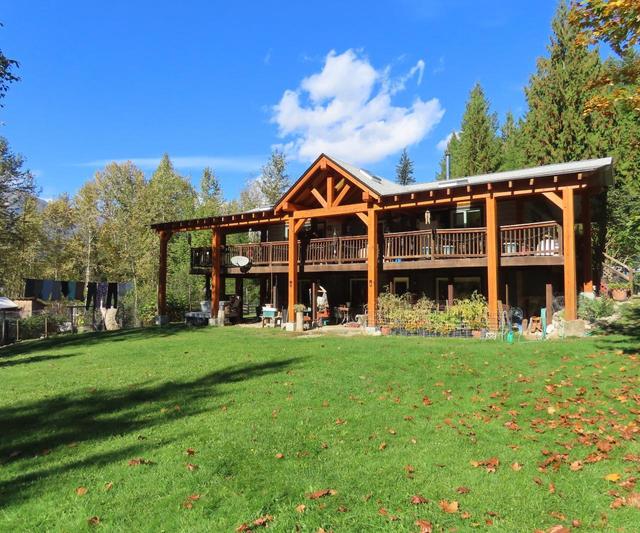120 Burton Cross Road, House detached with 4 bedrooms, 2 bathrooms and null parking in Central Kootenay K BC | Image 1