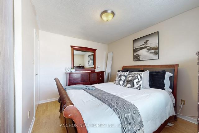 77 Guildford Cres, Townhouse with 3 bedrooms, 2 bathrooms and 2 parking in Brampton ON | Image 22