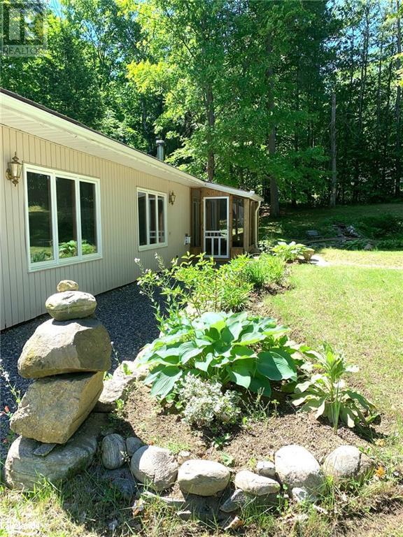 1038 East Bay Road, House detached with 2 bedrooms, 1 bathrooms and 2 parking in Muskoka Lakes ON | Image 3