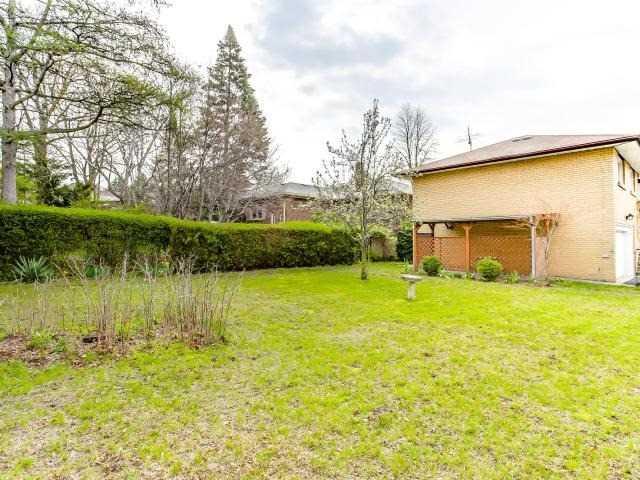 93 Bonnyview Dr, House detached with 3 bedrooms, 2 bathrooms and 2 parking in Toronto ON | Image 20