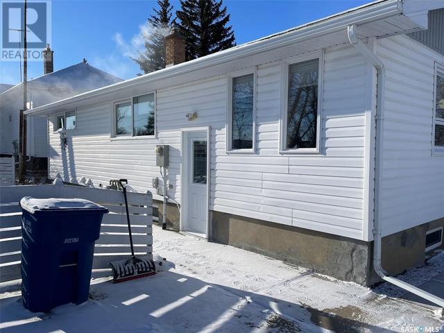 121 2nd Street E, House detached with 3 bedrooms, 2 bathrooms and null parking in Lafleche SK | Image 4