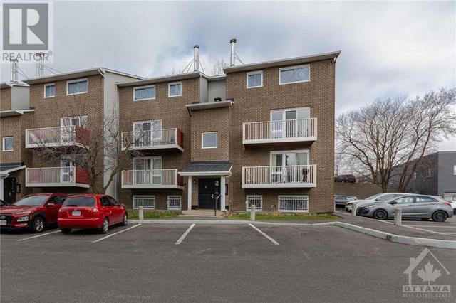 604 - 1589 St Bernard Street, House attached with 2 bedrooms, 2 bathrooms and 1 parking in Ottawa ON | Image 1