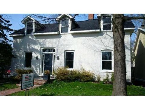 69 Dunn St, House detached with 4 bedrooms, 2 bathrooms and 2 parking in Oakville ON | Image 1