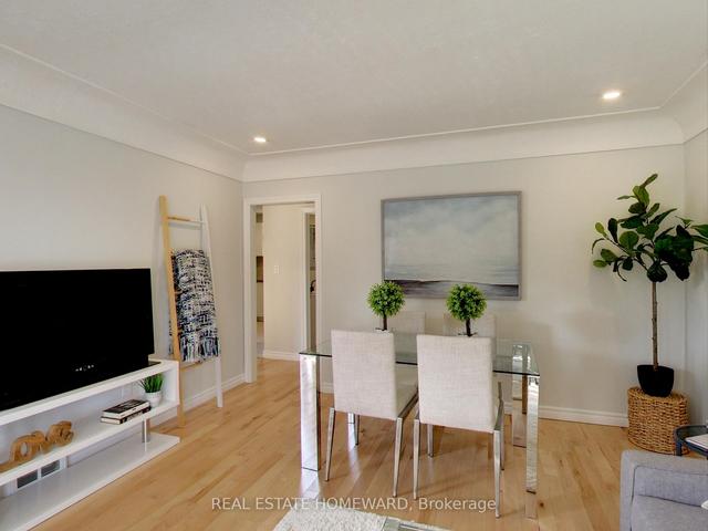 190 East 14th St, House detached with 2 bedrooms, 2 bathrooms and 4 parking in Hamilton ON | Image 2