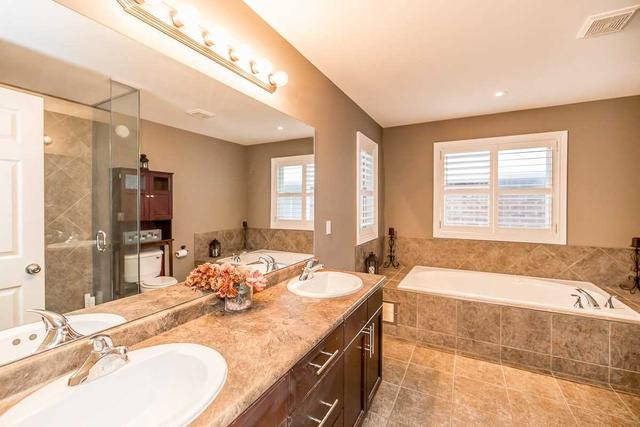 13 Auburn Crt, House detached with 4 bedrooms, 3 bathrooms and 6 parking in Barrie ON | Image 5