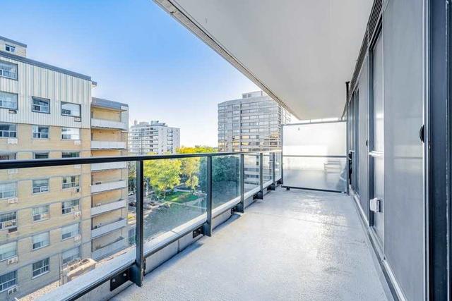 705 - 609 Avenue Rd, Condo with 2 bedrooms, 2 bathrooms and 1 parking in Toronto ON | Image 9