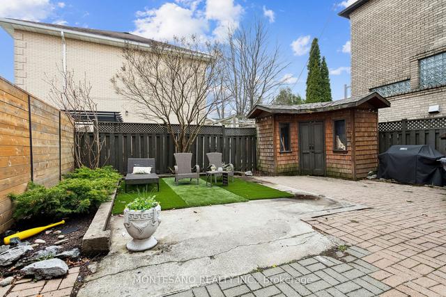 33 Lockheed Blvd, House detached with 3 bedrooms, 3 bathrooms and 4 parking in Toronto ON | Image 32