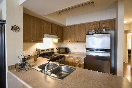 1002 - 3049 Finch Ave, Townhouse with 3 bedrooms, 2 bathrooms and 1 parking in Toronto ON | Image 2