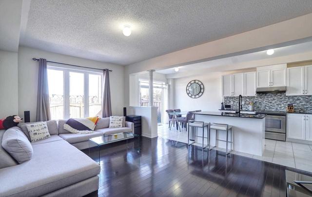124 Living Cres, House attached with 3 bedrooms, 4 bathrooms and 2 parking in Markham ON | Image 34