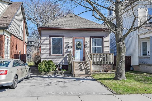 156 Rosslyn Ave N, House detached with 2 bedrooms, 1 bathrooms and 2 parking in Hamilton ON | Image 1