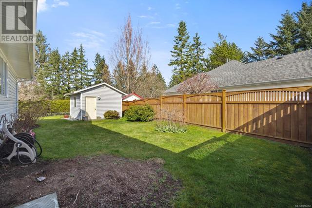 688 Woodland Dr, House detached with 2 bedrooms, 2 bathrooms and 2 parking in Comox BC | Image 39