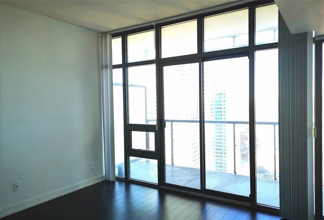 3807 - 33 Charles St E, Condo with 1 bedrooms, 2 bathrooms and 0 parking in Toronto ON | Image 6
