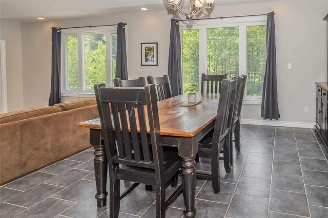 1579 Golden Beach Rd, House detached with 3 bedrooms, 3 bathrooms and 9 parking in Bracebridge ON | Image 2