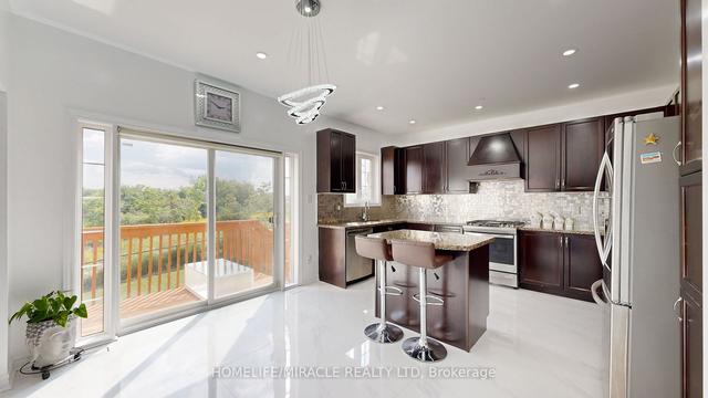 20 Oakhaven Rd, House detached with 5 bedrooms, 6 bathrooms and 7 parking in Brampton ON | Image 2