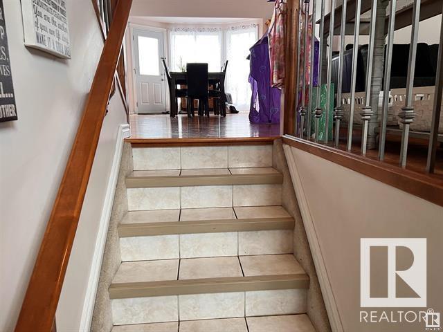 7507 168 Av Nw, House detached with 4 bedrooms, 3 bathrooms and null parking in Edmonton AB | Image 2