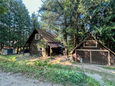 16253 Selkirk Road, House detached with 2 bedrooms, 2 bathrooms and 4 parking in Central Kootenay A BC | Card Image