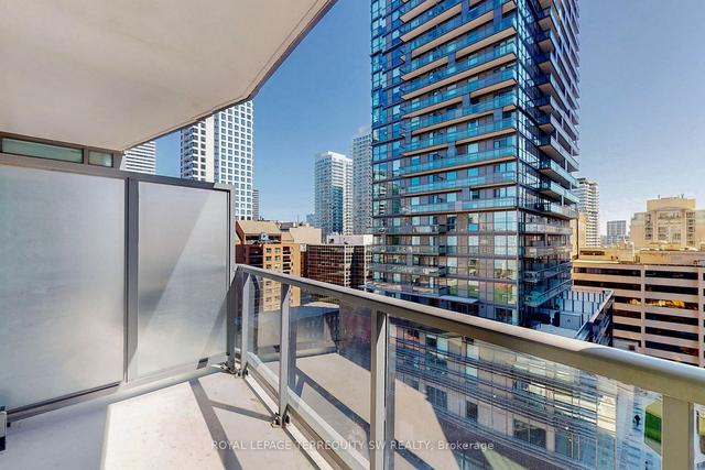 1001 - 30 Roehampton Ave, Condo with 1 bedrooms, 1 bathrooms and 1 parking in Toronto ON | Image 13