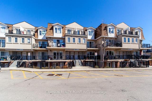2017 - 3035 Finch Ave W, Townhouse with 3 bedrooms, 3 bathrooms and 1 parking in Toronto ON | Image 1