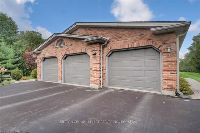 23 Shetland Cres, House detached with 4 bedrooms, 3 bathrooms and 9 parking in London ON | Image 36