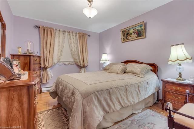 1359 Montreal Street, House detached with 4 bedrooms, 2 bathrooms and 9 parking in Kingston ON | Image 20