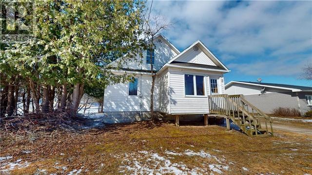 19 Gore Street, House detached with 3 bedrooms, 1 bathrooms and null parking in Gore Bay ON | Image 4