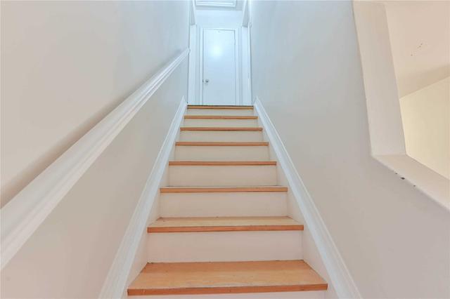 78 Mccaul St, House detached with 3 bedrooms, 2 bathrooms and 5 parking in Brampton ON | Image 6