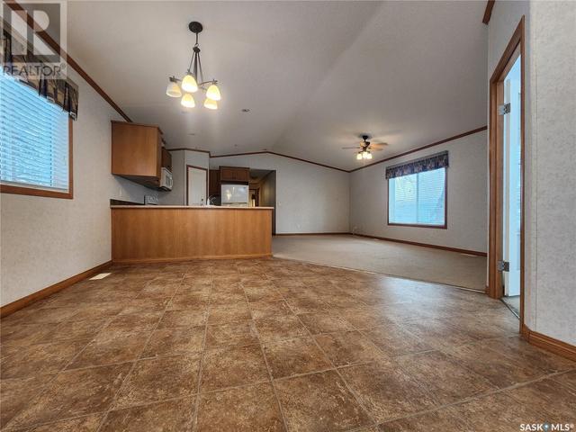 147 6th Avenue E, Home with 2 bedrooms, 2 bathrooms and null parking in Melville SK | Image 5