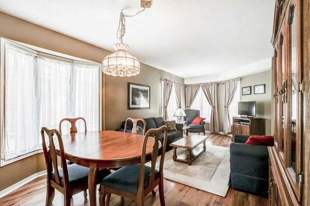 102 Middlemiss Cres, House detached with 3 bedrooms, 2 bathrooms and 2 parking in Cambridge ON | Image 4