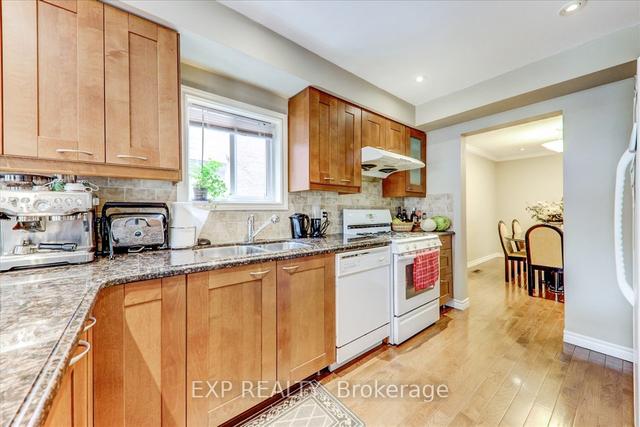 46 Starspray Blvd, House detached with 3 bedrooms, 4 bathrooms and 6 parking in Toronto ON | Image 6