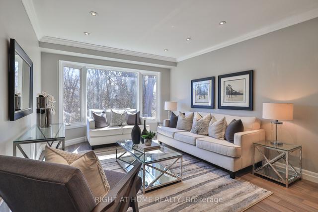 17 Baronial Crt, House detached with 4 bedrooms, 3 bathrooms and 5 parking in Toronto ON | Image 37