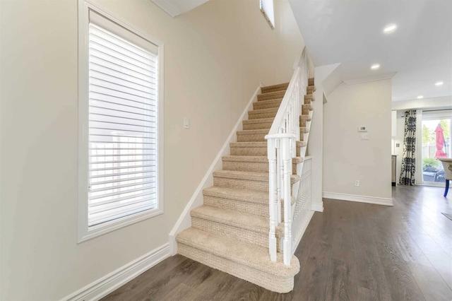 31 Milkweed Cres, House semidetached with 3 bedrooms, 2 bathrooms and 3 parking in Brampton ON | Image 8
