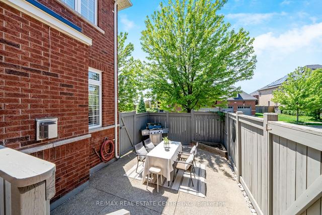 343 Dalgleish Crescent Gdns, House semidetached with 3 bedrooms, 4 bathrooms and 6 parking in Milton ON | Image 27