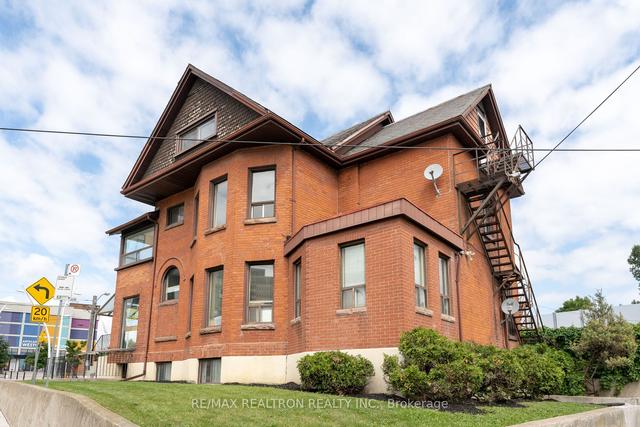 27 John St, House detached with 9 bedrooms, 4 bathrooms and 6 parking in Toronto ON | Image 10