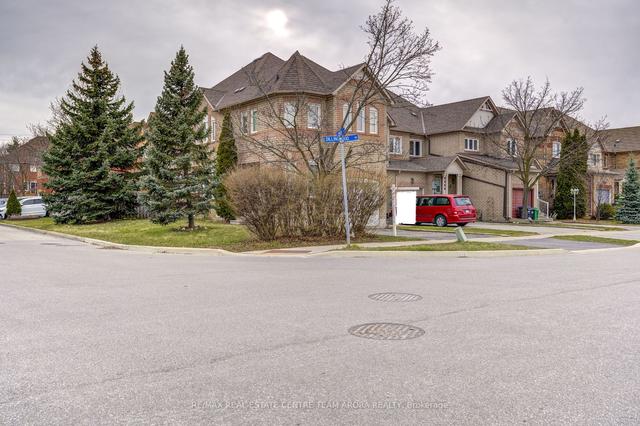 6862 Dillingwood Dr, House attached with 4 bedrooms, 3 bathrooms and 3 parking in Mississauga ON | Image 34