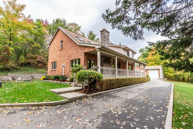 1811 Old Waterdown Rd, House detached with 4 bedrooms, 3 bathrooms and 16 parking in Burlington ON | Image 1
