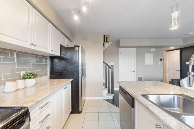 30 - 2441 Greenwich Dr, Townhouse with 2 bedrooms, 2 bathrooms and 1 parking in Oakville ON | Image 3