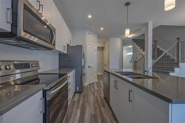 1223 Max Cres, House semidetached with 3 bedrooms, 3 bathrooms and 2 parking in Kingston ON | Image 3