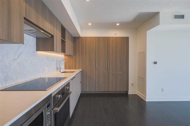 2815 - 17 Bathurst St, Condo with 3 bedrooms, 2 bathrooms and 1 parking in Toronto ON | Image 28