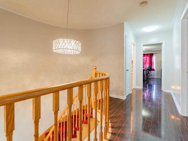 48 Natalie Crt, House detached with 4 bedrooms, 3 bathrooms and 6 parking in Brampton ON | Image 4