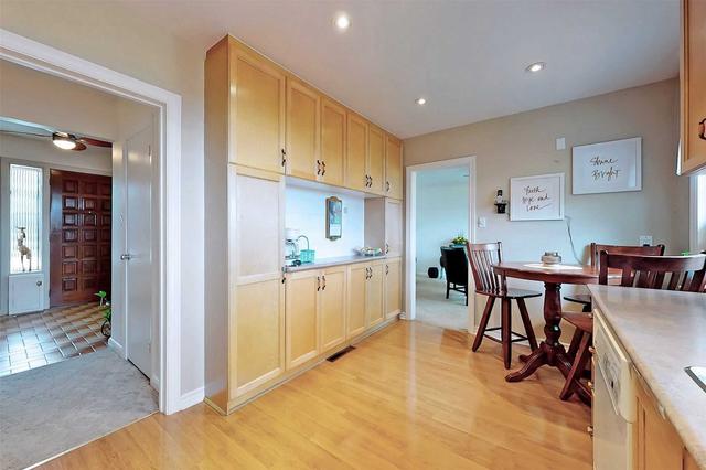 118 Hadrian Dr, House detached with 3 bedrooms, 3 bathrooms and 8 parking in Toronto ON | Image 9