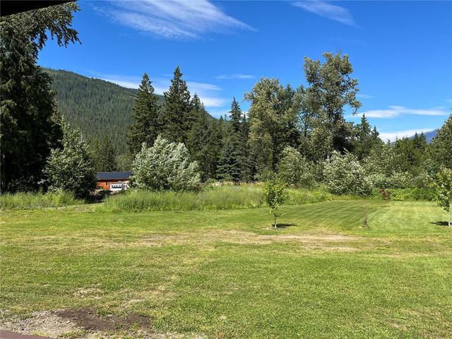 4078 Mizon Road, House detached with 4 bedrooms, 2 bathrooms and 19 parking in Columbia Shuswap E BC | Image 9