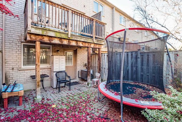 17 Rodeo Crt, House attached with 3 bedrooms, 3 bathrooms and 2 parking in Toronto ON | Image 10